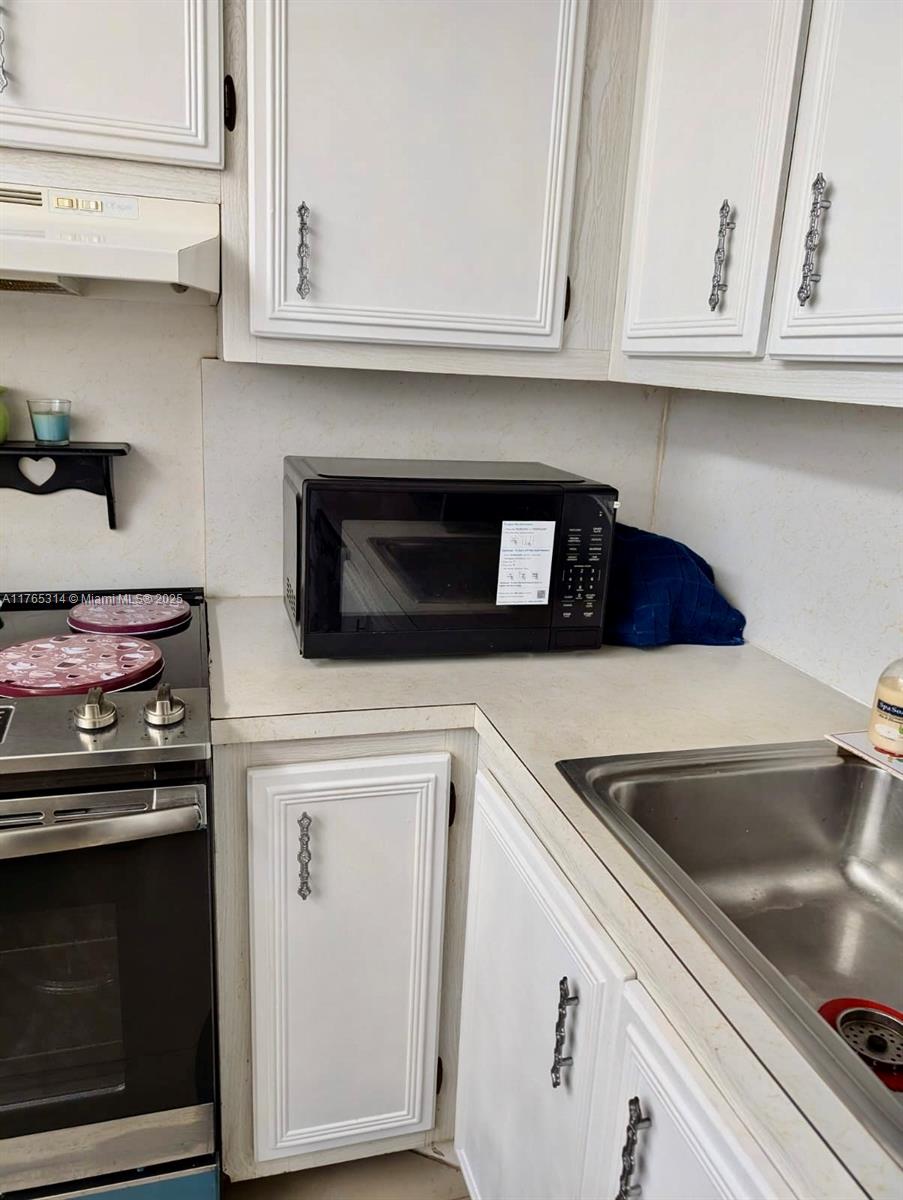 VILLAGE ROYALE GREENHILL - Residential