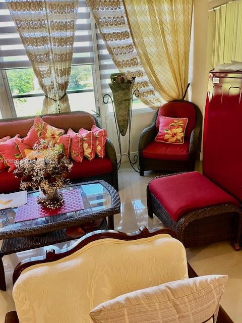 VILLAGE ROYALE GREENHILL - Residential