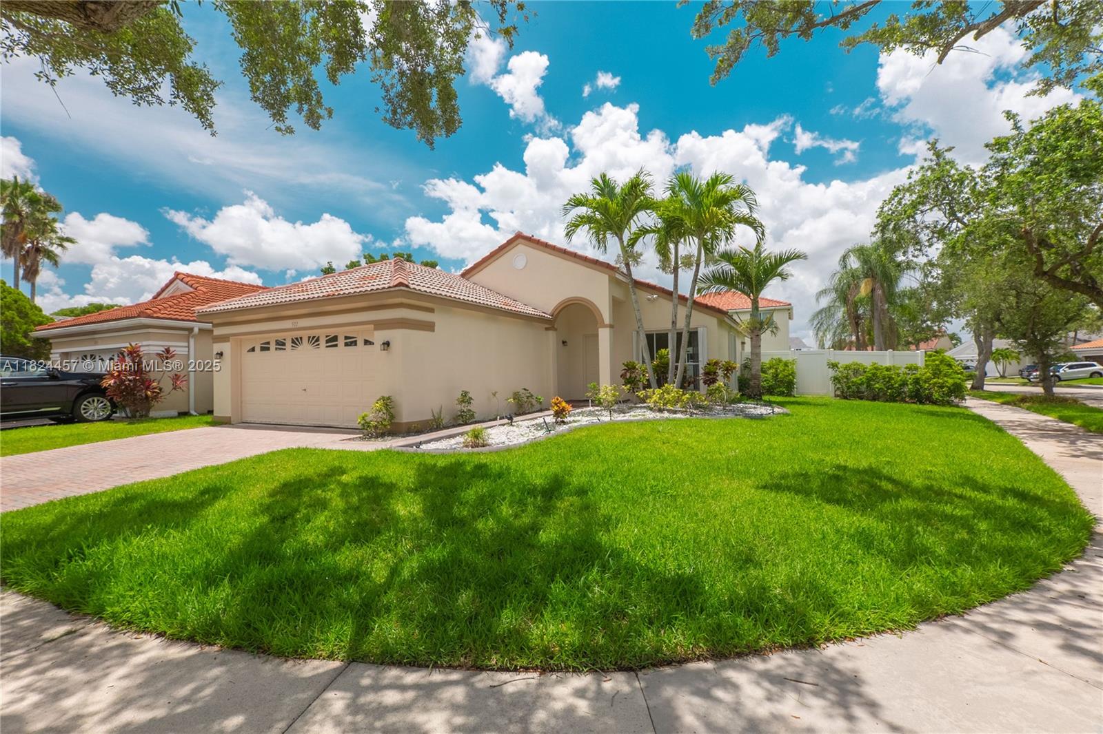 922 Falling Water Rd, Weston, Broward County, Florida - 3 Bedrooms  
2 Bathrooms - 