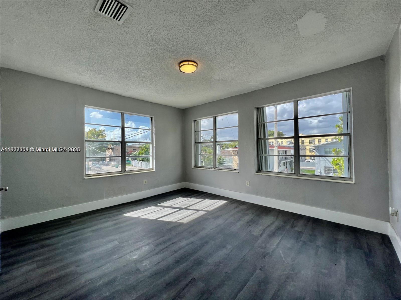301 SW 10th Ave 3