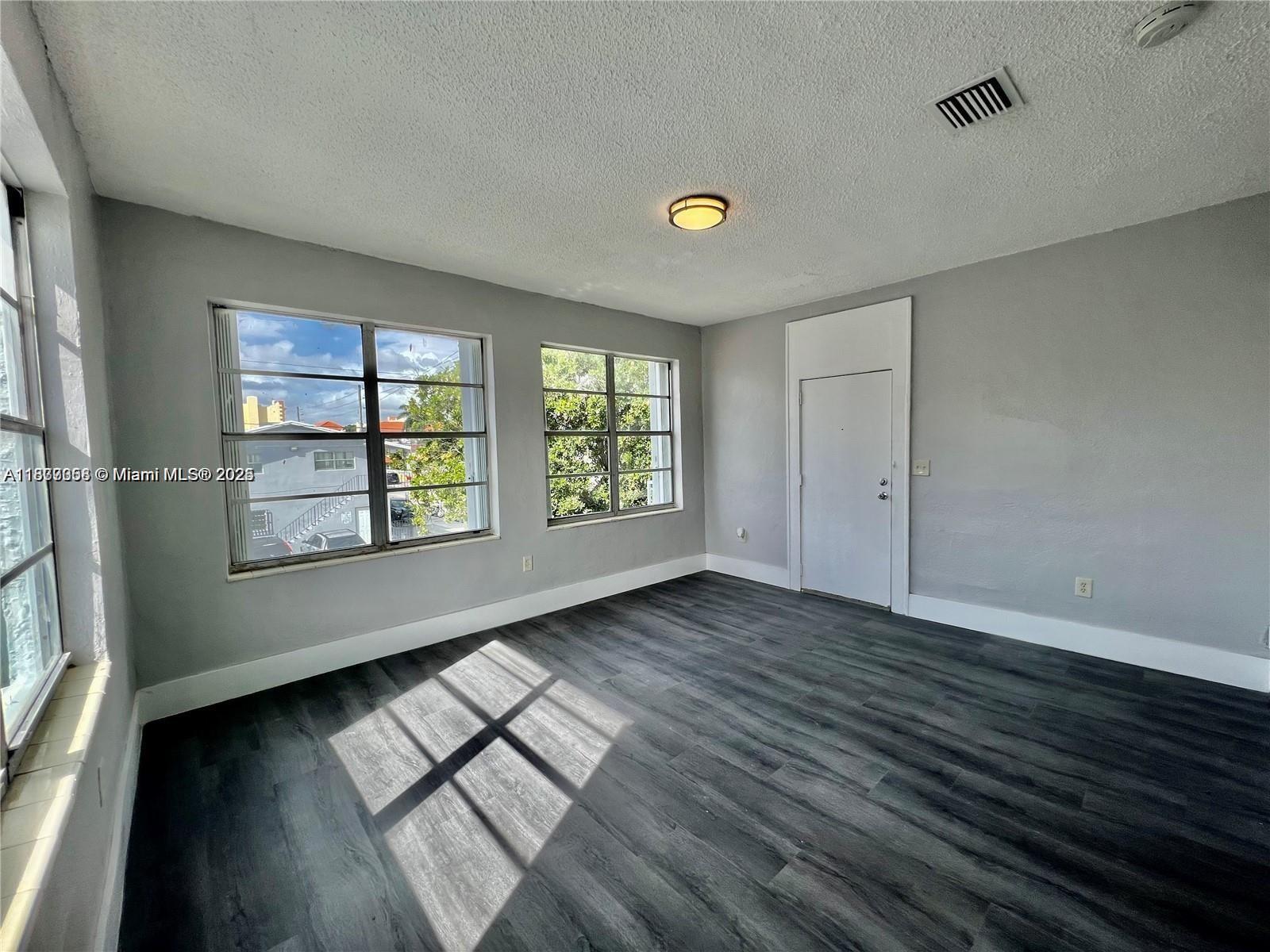 301 SW 10th Ave 3