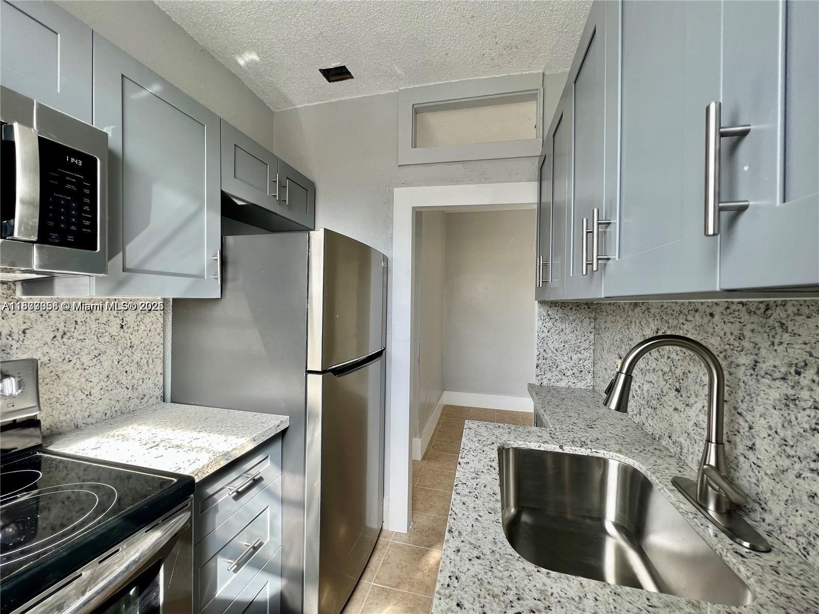 301 SW 10th Ave 3