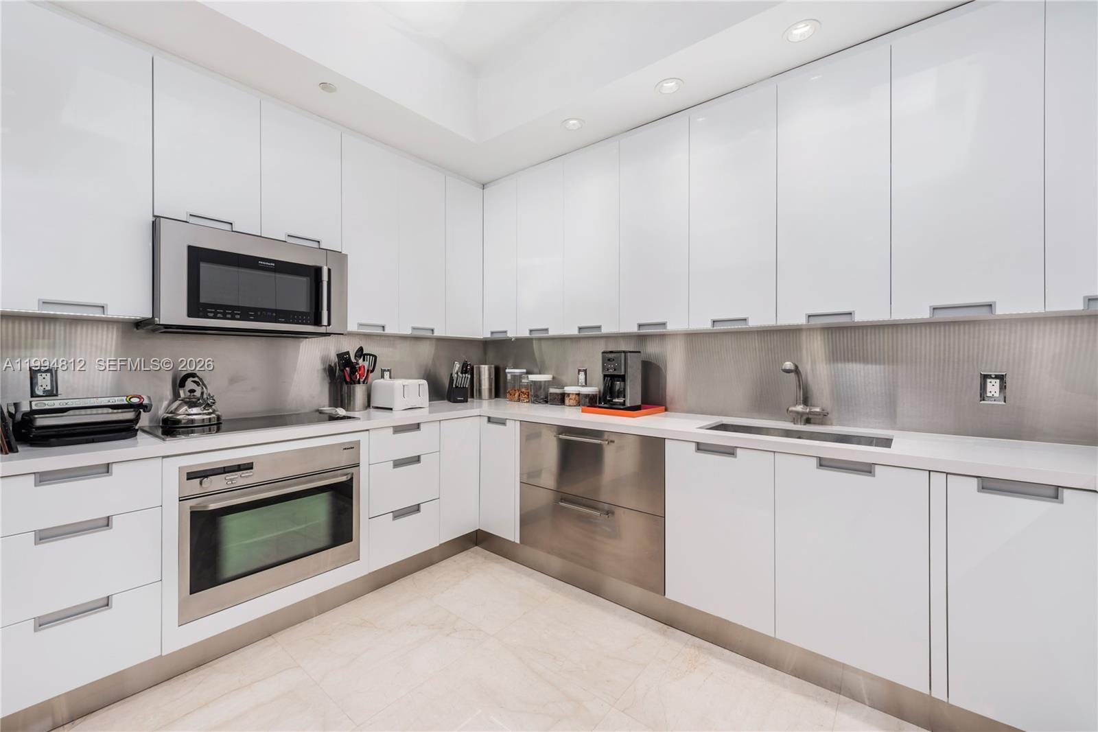 CONTINUUM ON SOUTH BEACH - Residential Lease