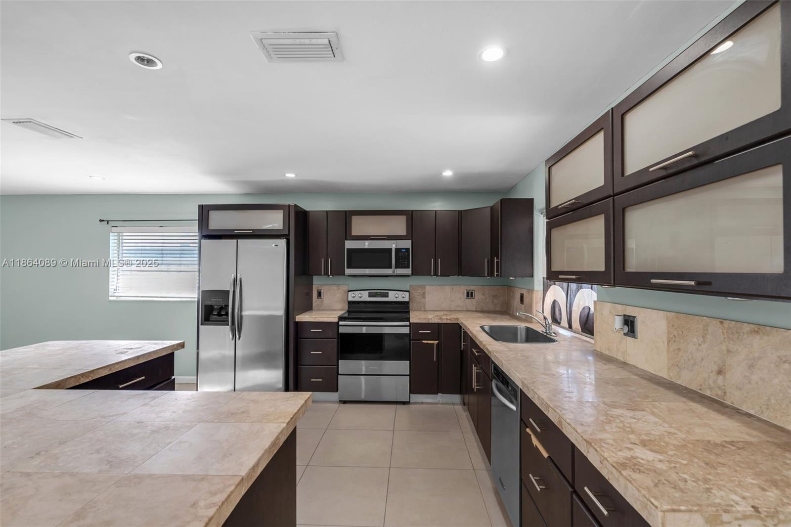 7821 NW 45th St
