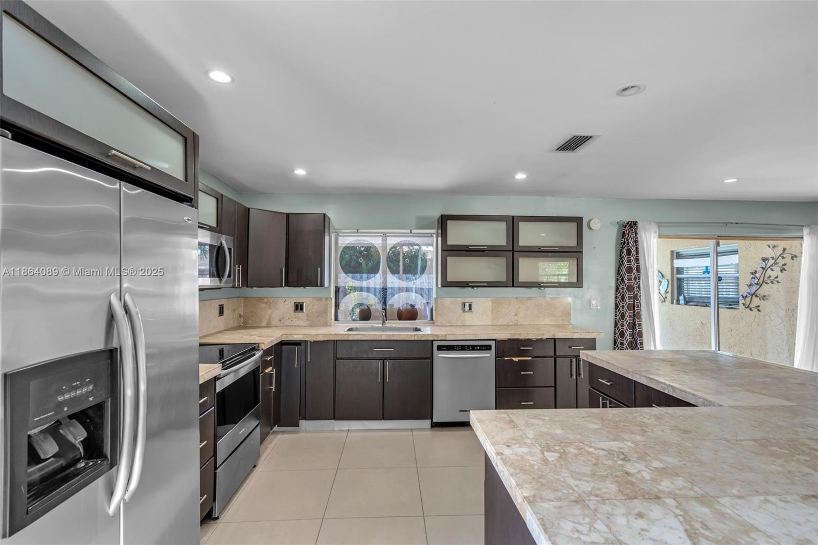 7821 NW 45th St