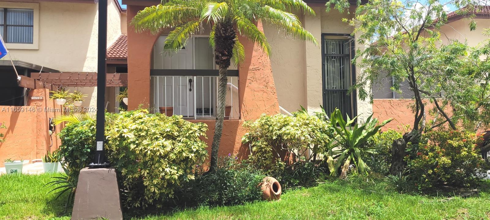 10009 Nw 9th St Cir 4-15, Miami, Broward County, Florida - 3 Bedrooms  
2 Bathrooms - 