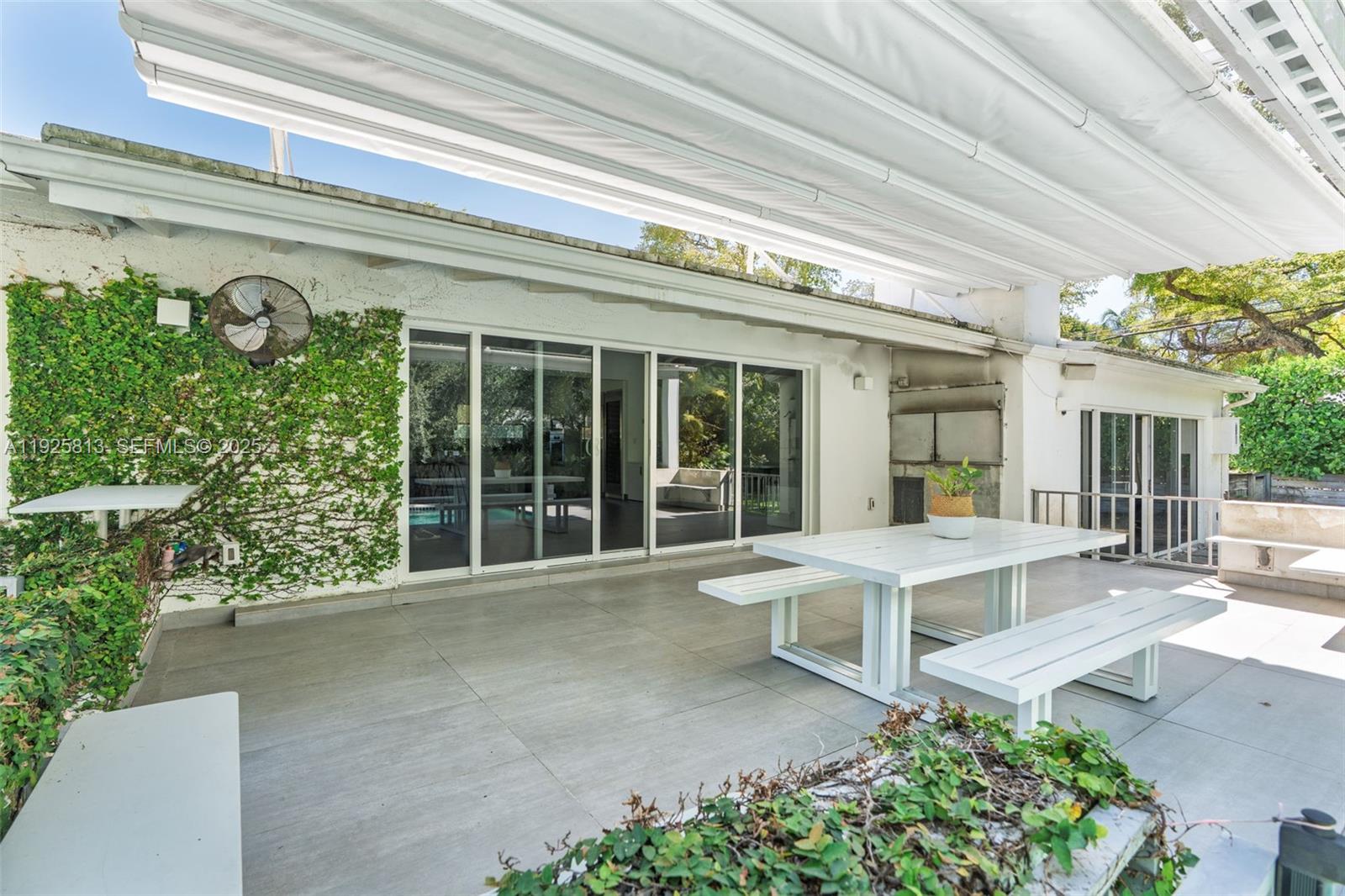 PARK PLAZA - Residential Lease