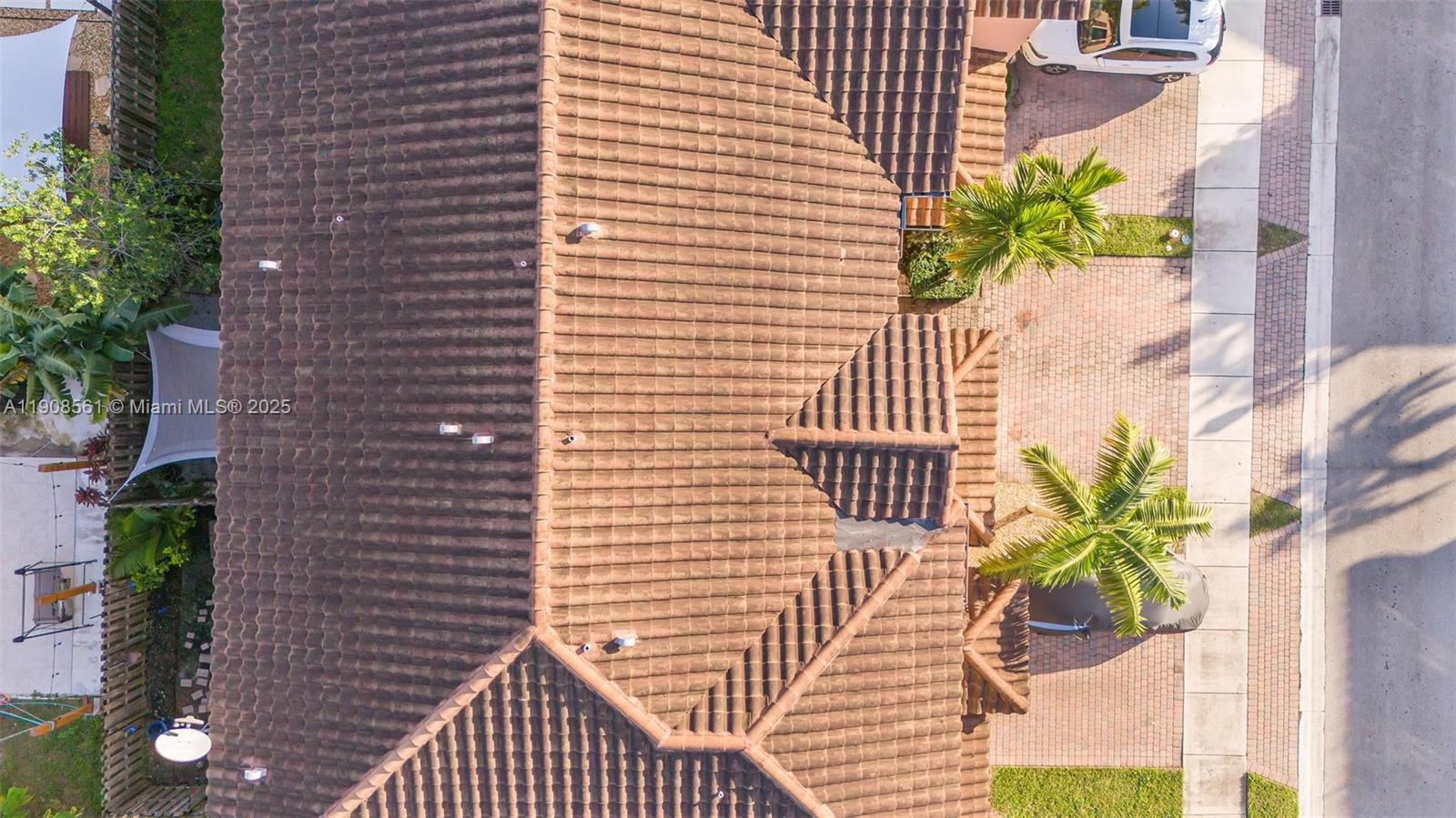 BAYWINDS OF DOMINICA AND - Residential