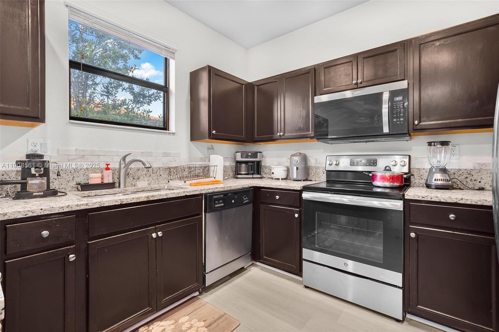 BAYWINDS OF DOMINICA AND - Residential