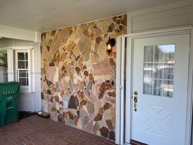 COUNTRY WALK TOWNHOUSES S - Residential Lease