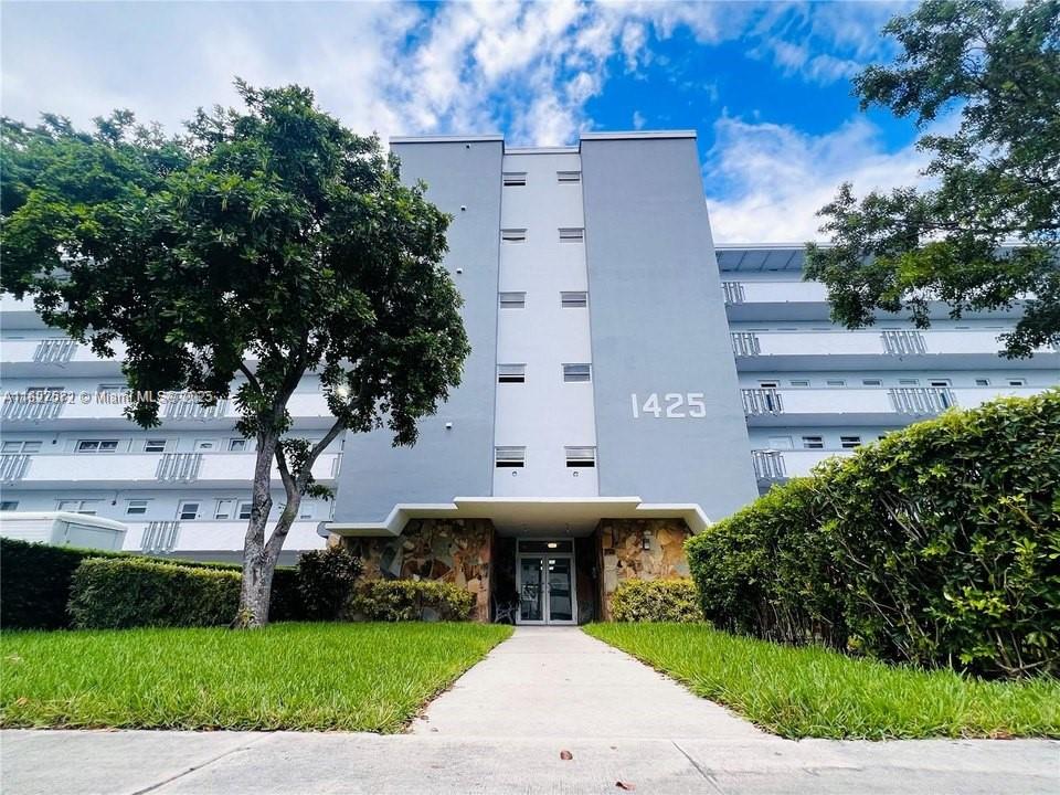 FAIRWAYS ROYALE CONDO - Residential