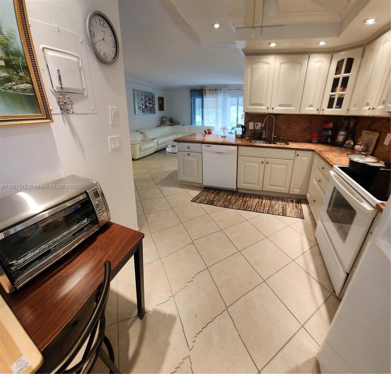 FAIRWAYS ROYALE CONDO - Residential