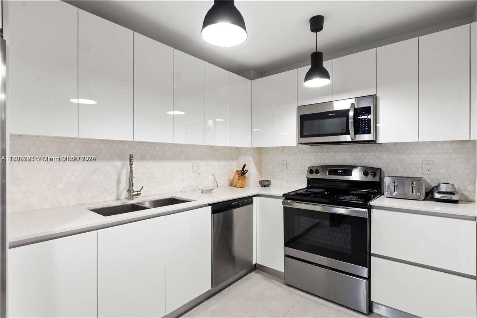GABLES WATERWAY TOWERS CO - Residential