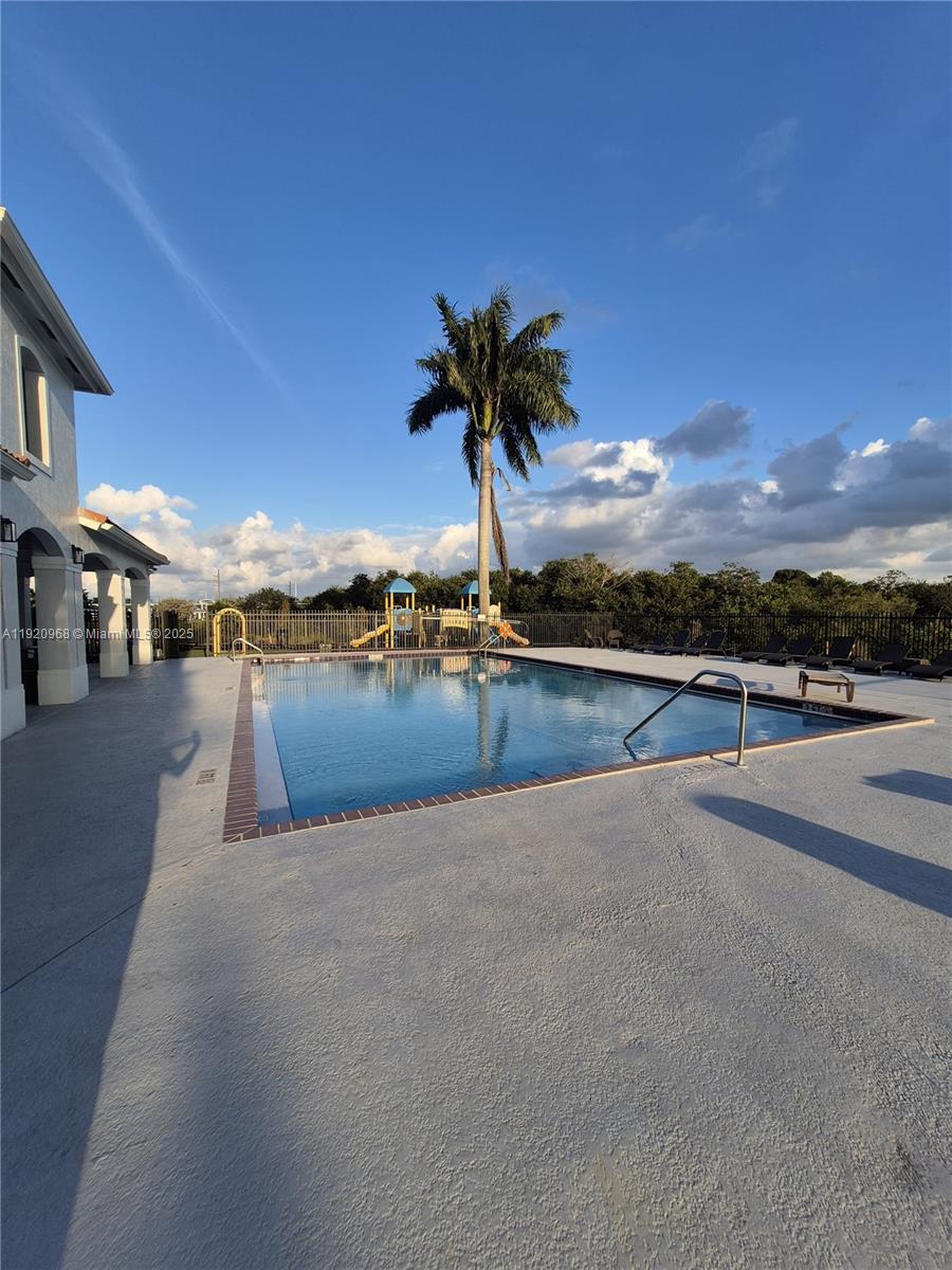 EMERALD LAKES - Residential Lease