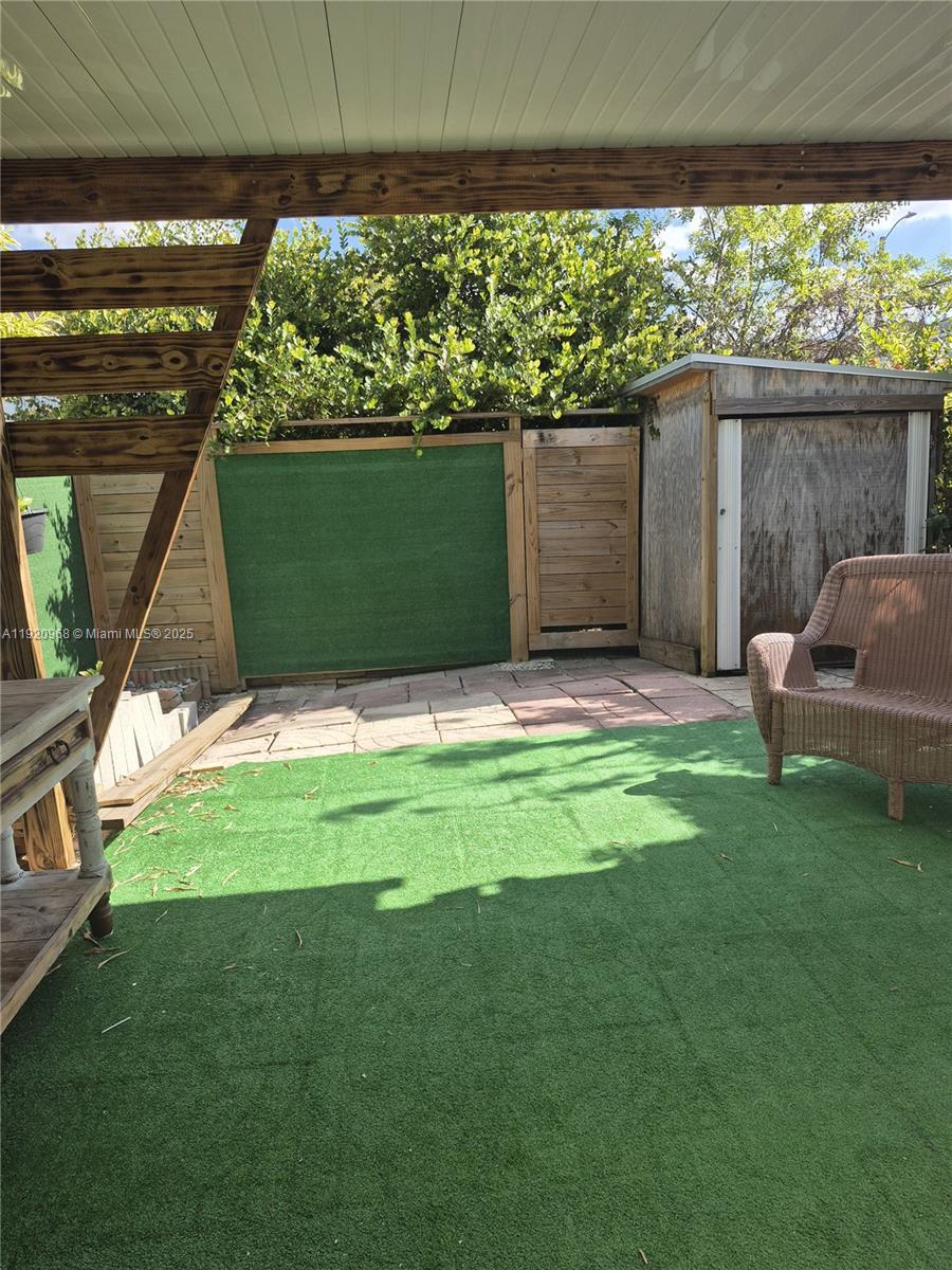 EMERALD LAKES - Residential Lease