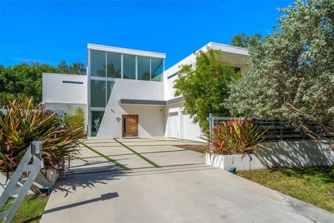 A home in Pinecrest