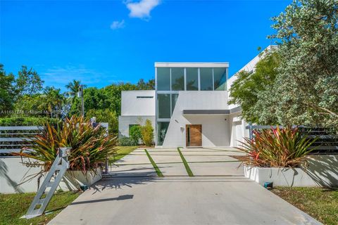 A home in Pinecrest