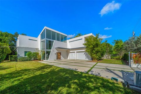 A home in Pinecrest