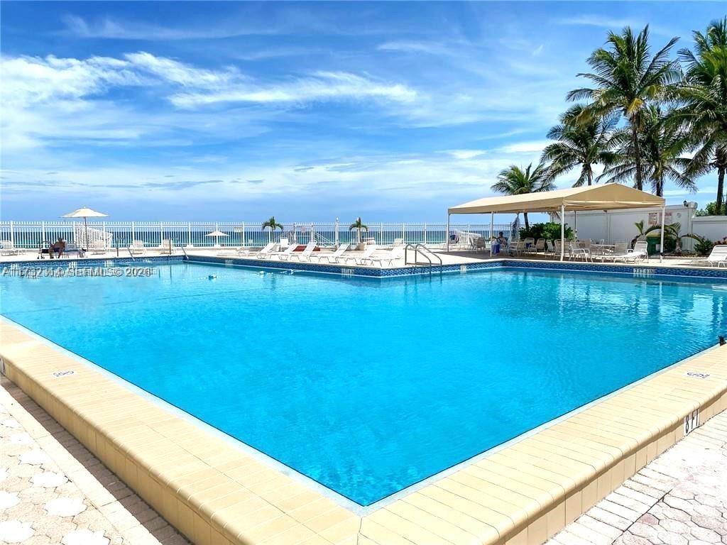 ALEXANDER TOWERS CONDO - Residential