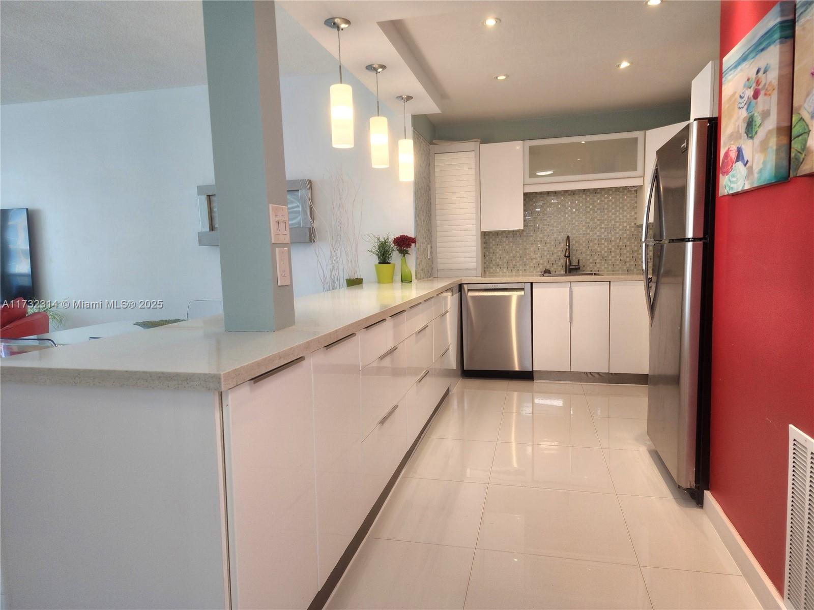 ALEXANDER TOWERS CONDO - Residential
