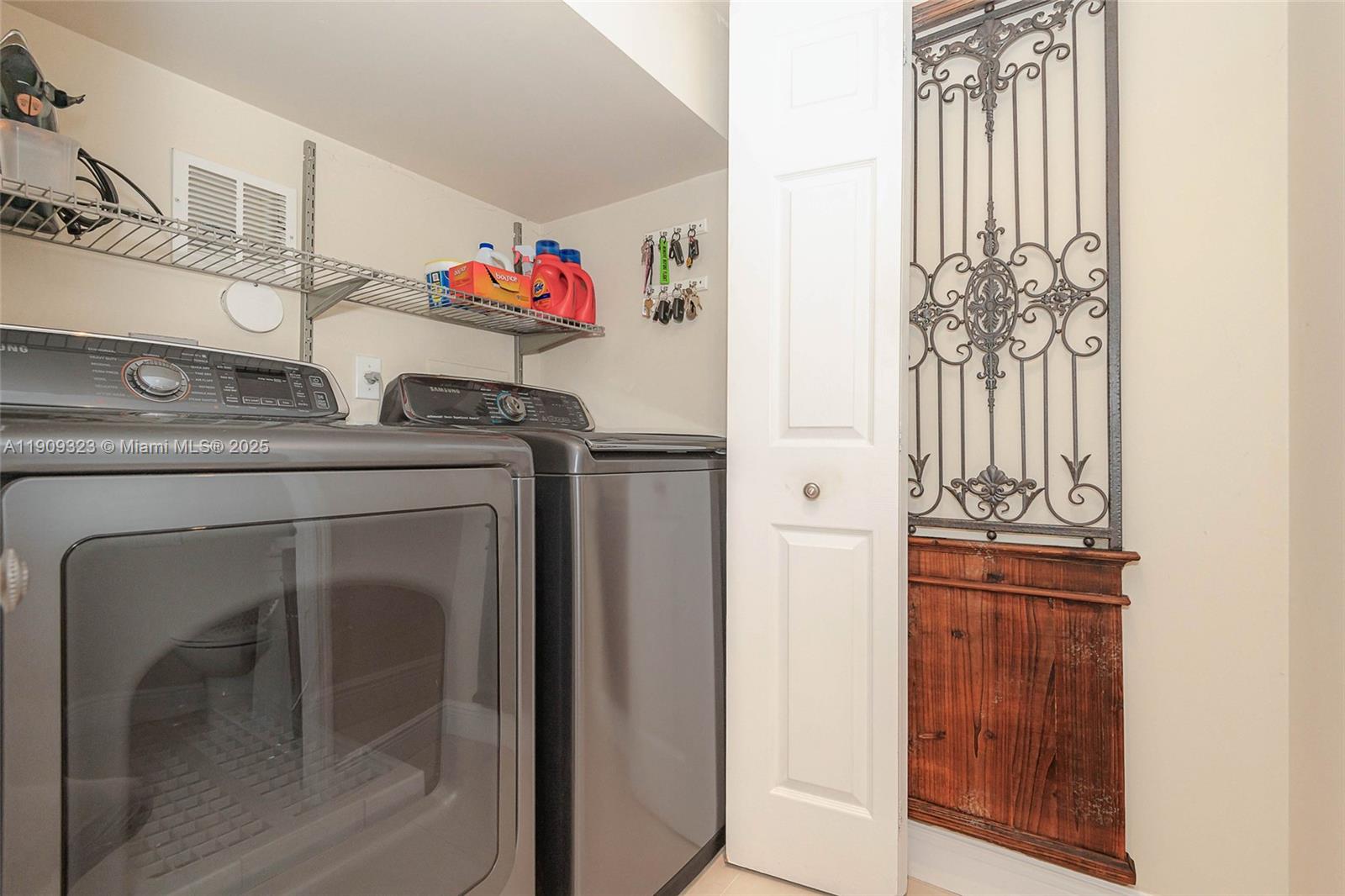 CHAPEL TRAIL II - Residential Lease