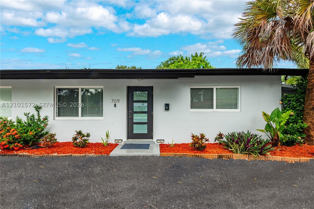Photo of 709 SW 14th Ct #1-2, Fort Lauderdale, FL 33315 (MLS # A12101572)
