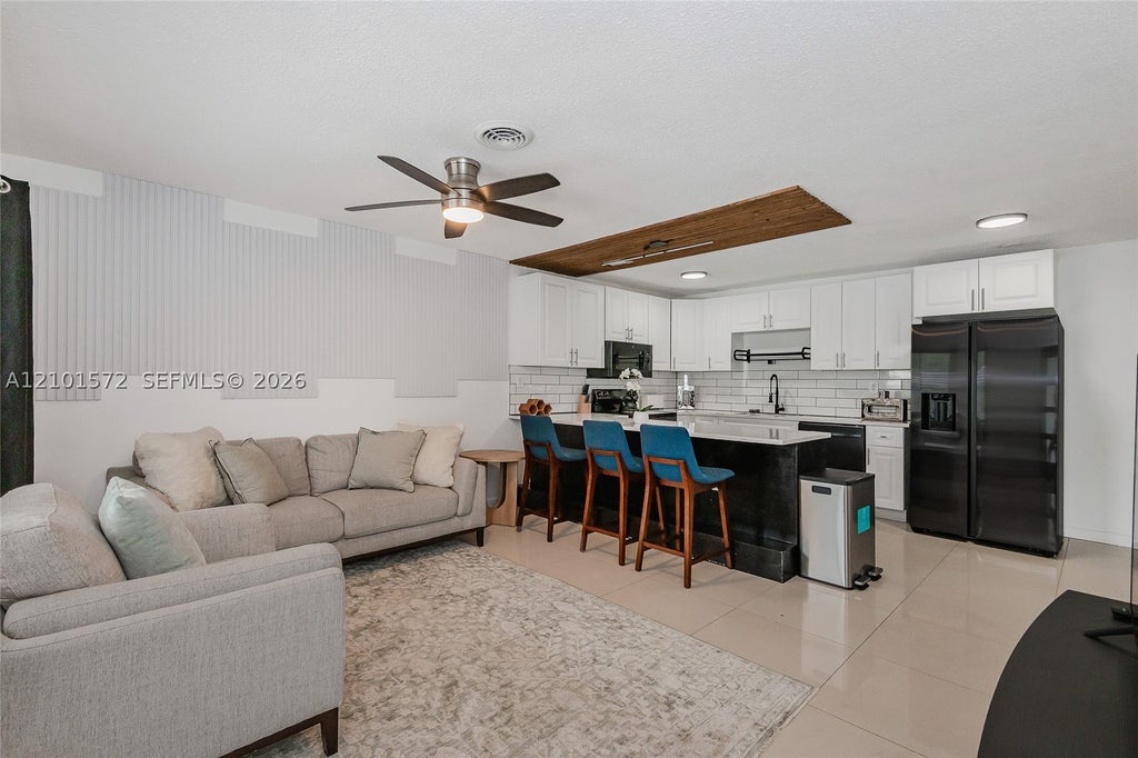 Photo of 709 SW 14th Ct #1-2, Fort Lauderdale, FL 33315 (MLS # A12101572)
