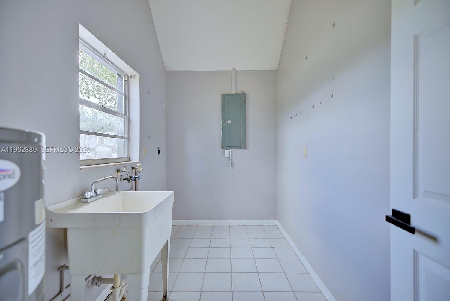 AVON PARK LAKES - Residential