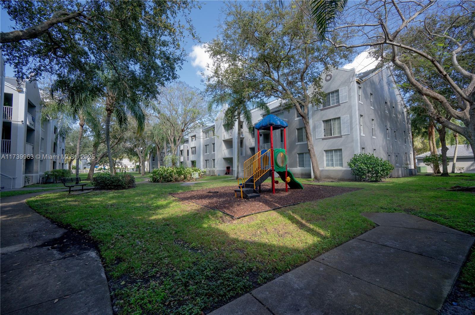 Property for Sale at 11133 Sw 8th St 202, Pembroke Pines, Miami-Dade County, Florida - Bedrooms: 2 
Bathrooms: 2  - $299,900
