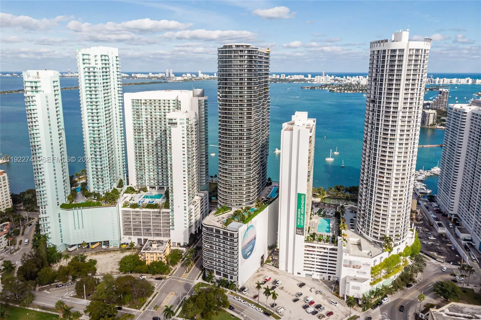 Miami, Florida 33132, United States, 2 Bedrooms Bedrooms, ,3 BathroomsBathrooms,Residential,Active,249995