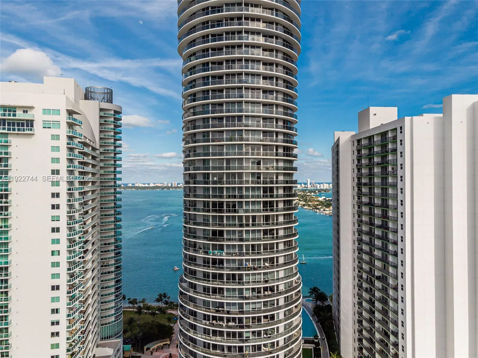 Miami, Florida 33132, United States, 2 Bedrooms Bedrooms, ,3 BathroomsBathrooms,Residential,Active,249995