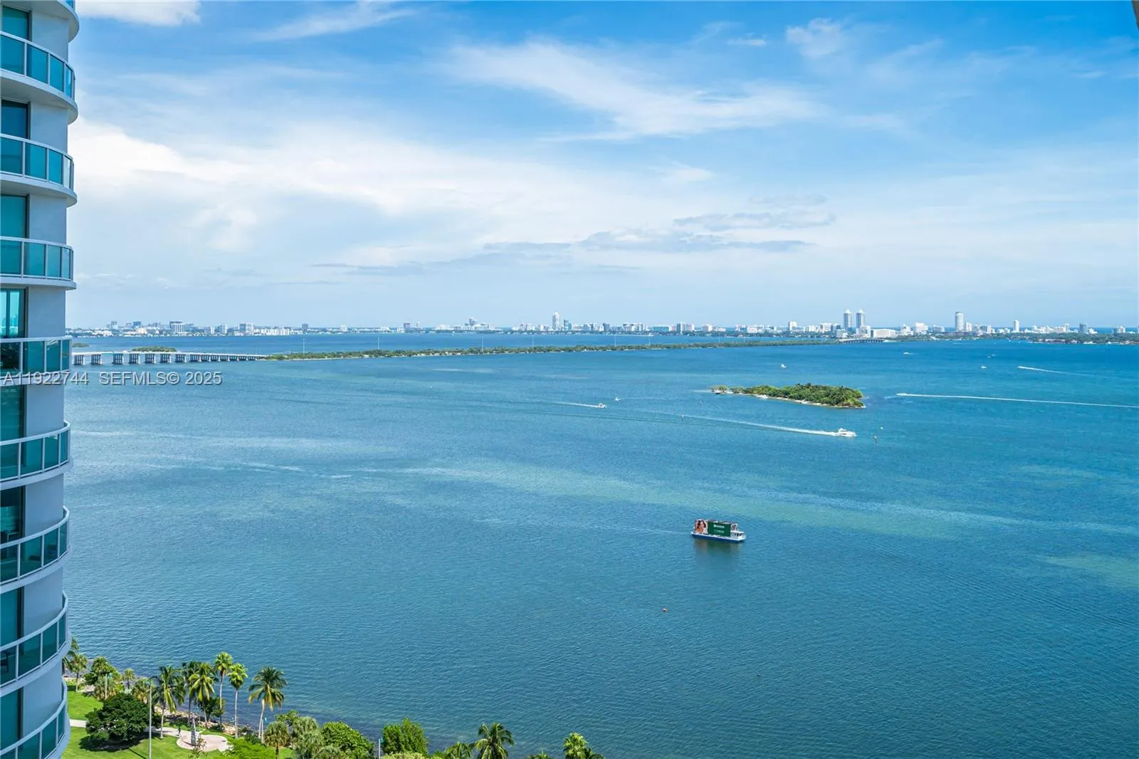 Miami, Florida 33132, United States, 2 Bedrooms Bedrooms, ,3 BathroomsBathrooms,Residential,Active,249995