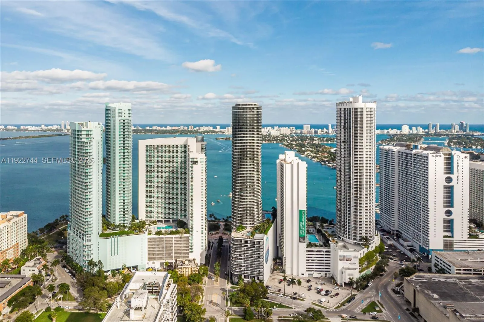 Miami, Florida 33132, United States, 2 Bedrooms Bedrooms, ,3 BathroomsBathrooms,Residential,Active,249995
