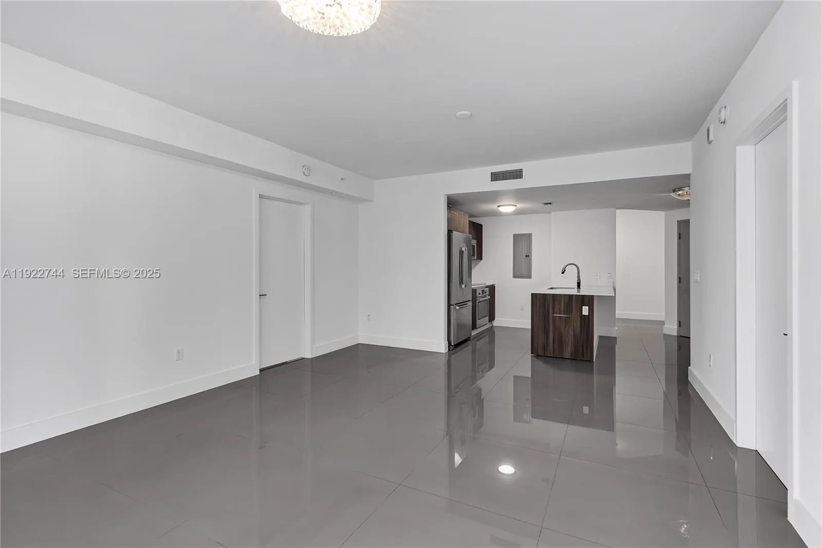 Miami, Florida 33132, United States, 2 Bedrooms Bedrooms, ,3 BathroomsBathrooms,Residential,Active,249995
