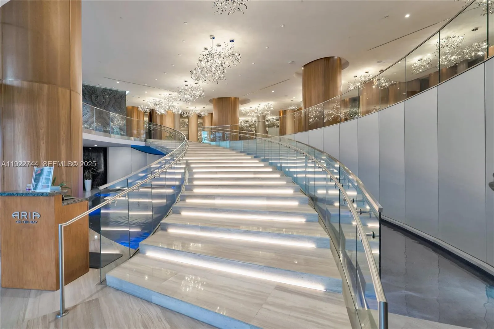 Miami, Florida 33132, United States, 2 Bedrooms Bedrooms, ,3 BathroomsBathrooms,Residential,Active,249995