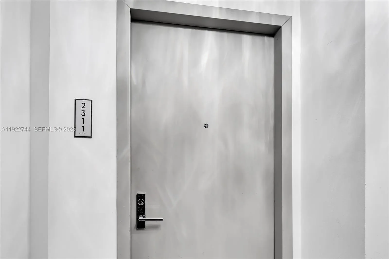 Miami, Florida 33132, United States, 2 Bedrooms Bedrooms, ,3 BathroomsBathrooms,Residential,Active,249995