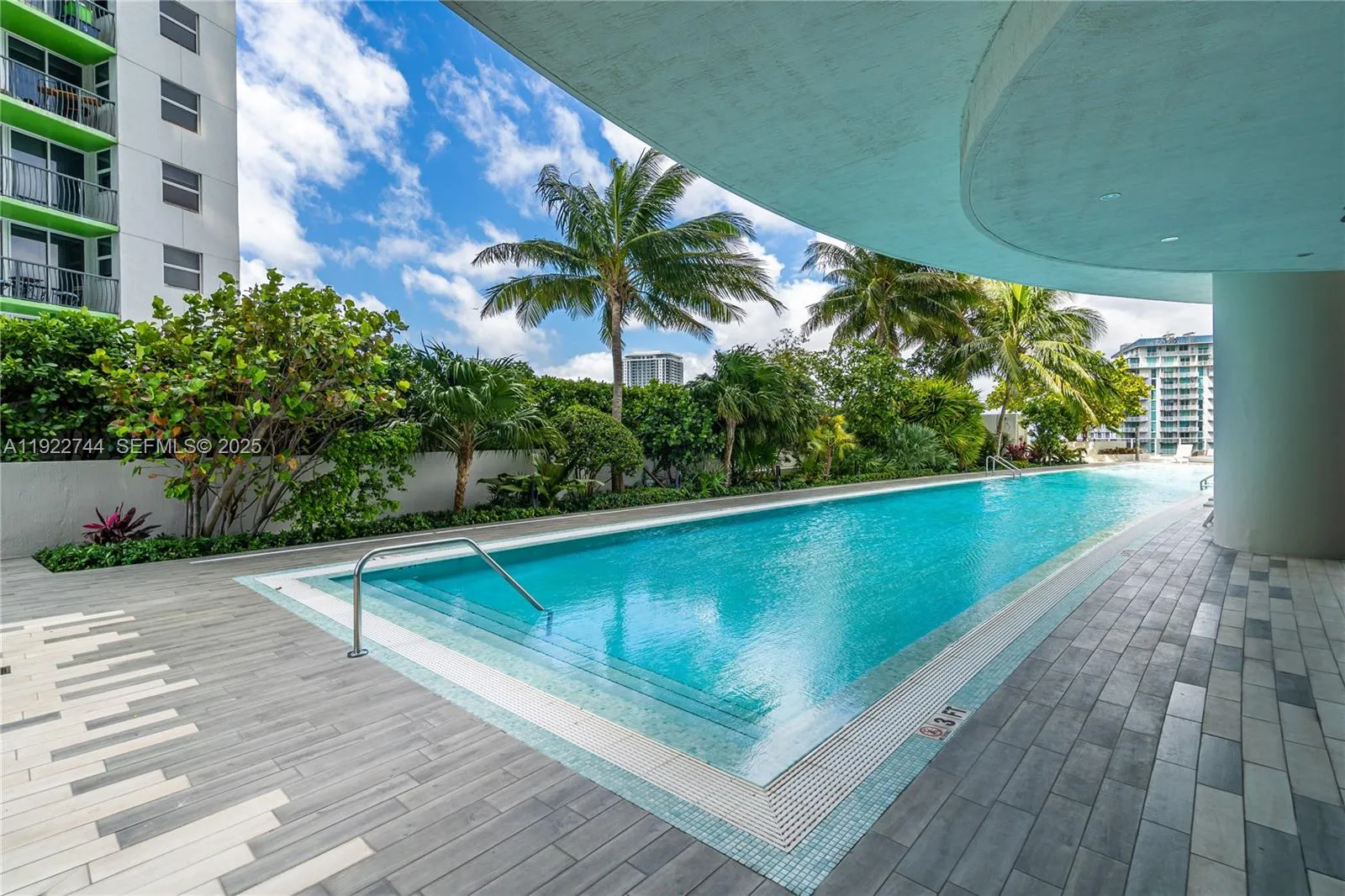 Miami, Florida 33132, United States, 2 Bedrooms Bedrooms, ,3 BathroomsBathrooms,Residential,Active,249995