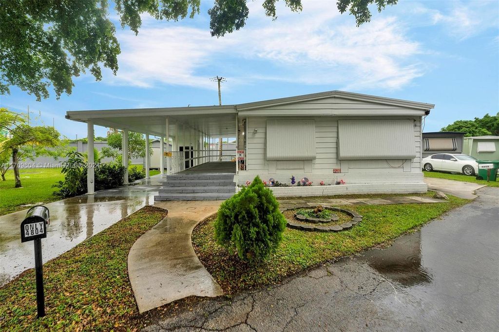 Photo of 4804 SW 47th Lane, Davie, FL 33314 (MLS # A11709604)