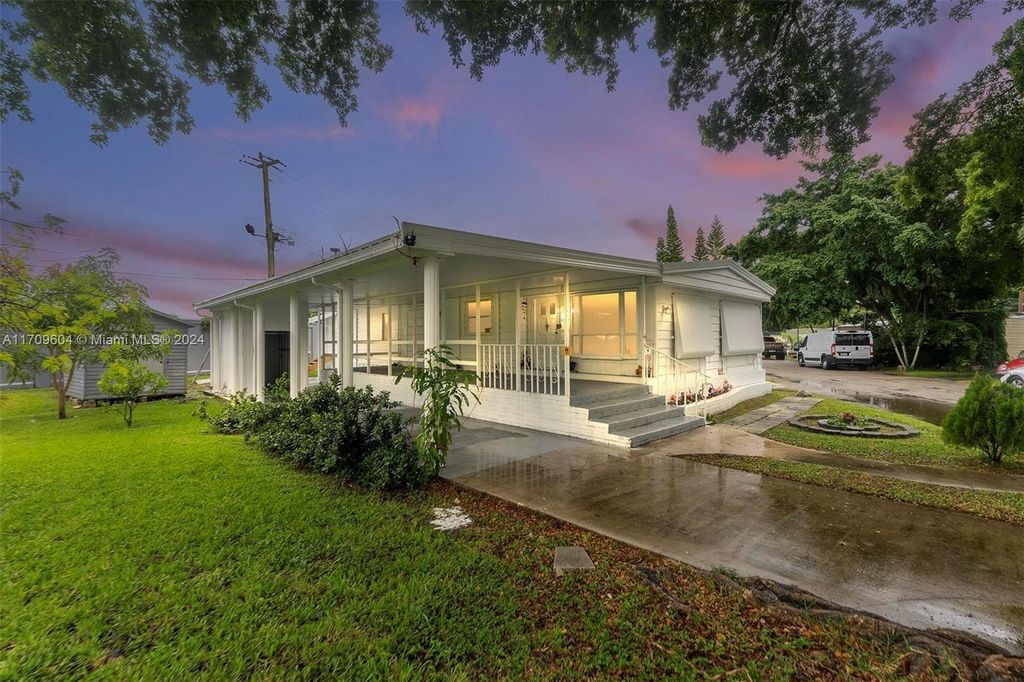 Photo of 4804 SW 47th Lane, Davie, FL 33314 (MLS # A11709604)