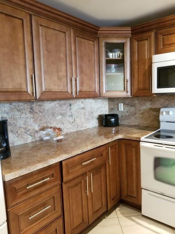 OLYMPUS CONDO PHASE - Residential Lease