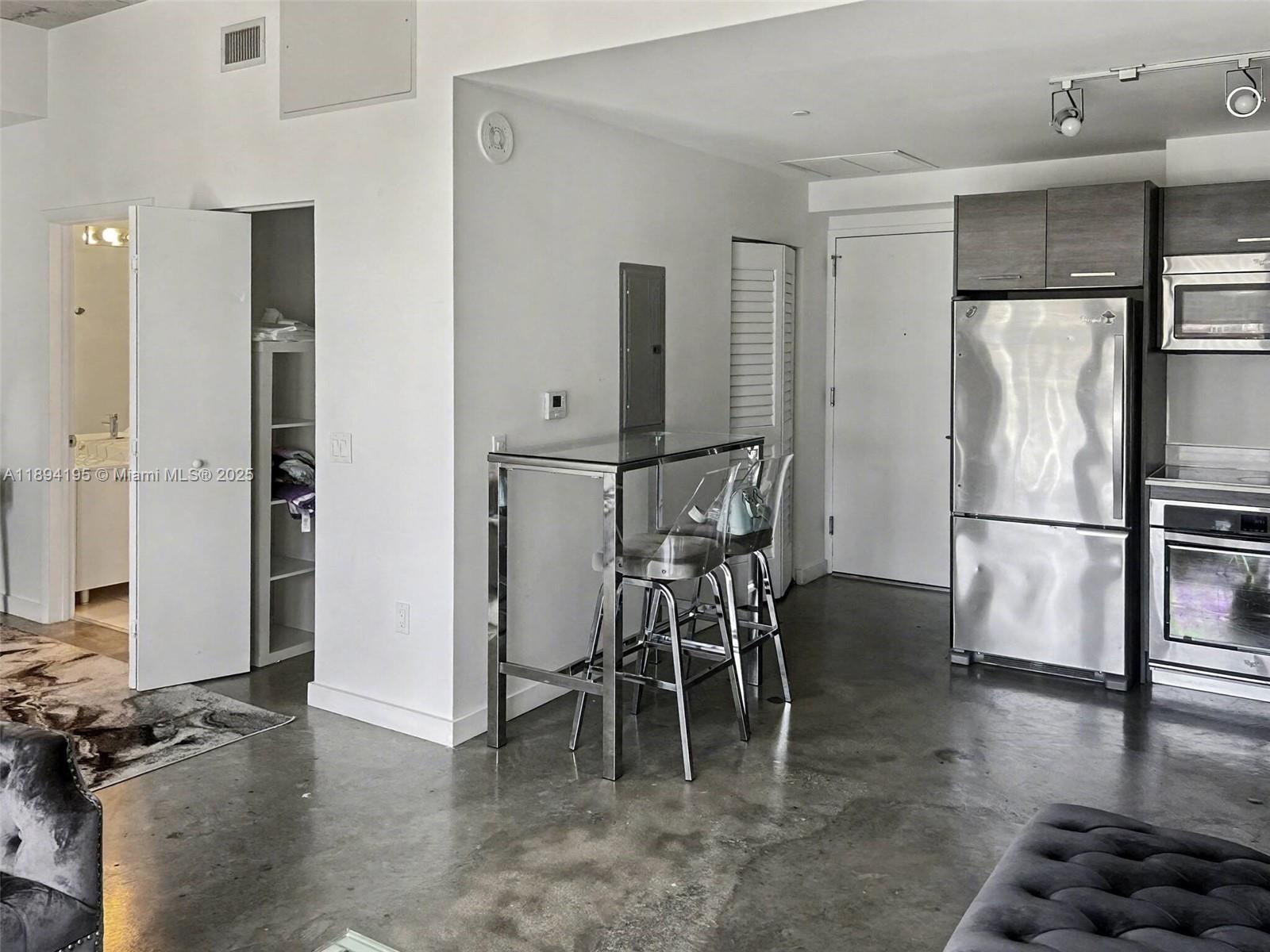 CENTRO CONDO - Residential