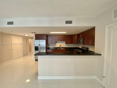 170 SE 14th St 2208 Miami FL 33131