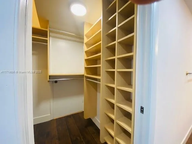 Key Biscayne, Florida 33149, United States, 2 Bedrooms Bedrooms, ,2 BathroomsBathrooms,Residential,Active,104910