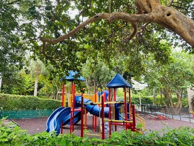 Key Biscayne, Florida 33149, United States, 2 Bedrooms Bedrooms, ,2 BathroomsBathrooms,Residential,Active,104910