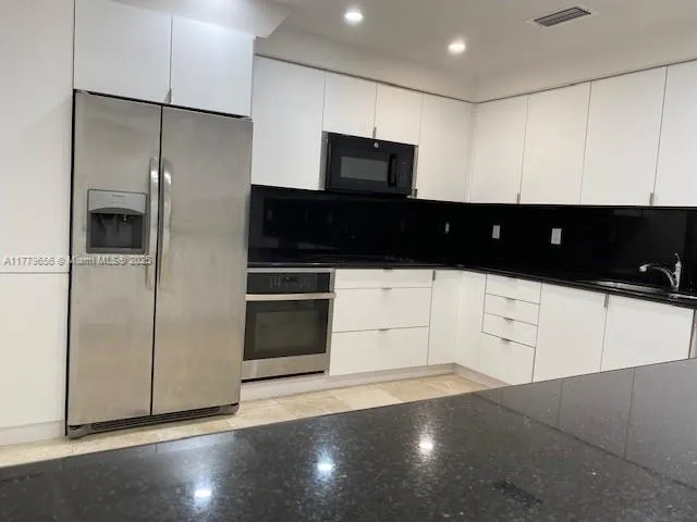 Key Biscayne, Florida 33149, United States, 2 Bedrooms Bedrooms, ,2 BathroomsBathrooms,Residential,Active,104910