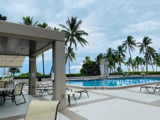 Key Biscayne, Florida 33149, United States, 2 Bedrooms Bedrooms, ,2 BathroomsBathrooms,Residential,Active,104910
