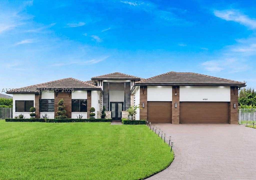 Photo of 4980 SW 159th Ave, Southwest Ranches, FL 33331 (MLS # A12039776)