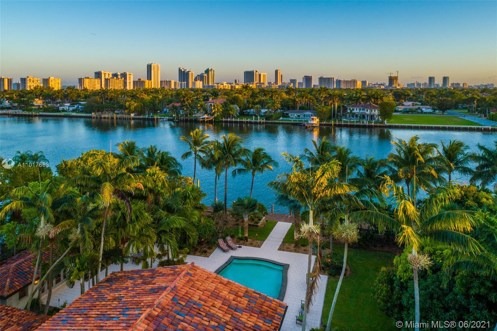 HOLLYWOOD LAKES - Residential
