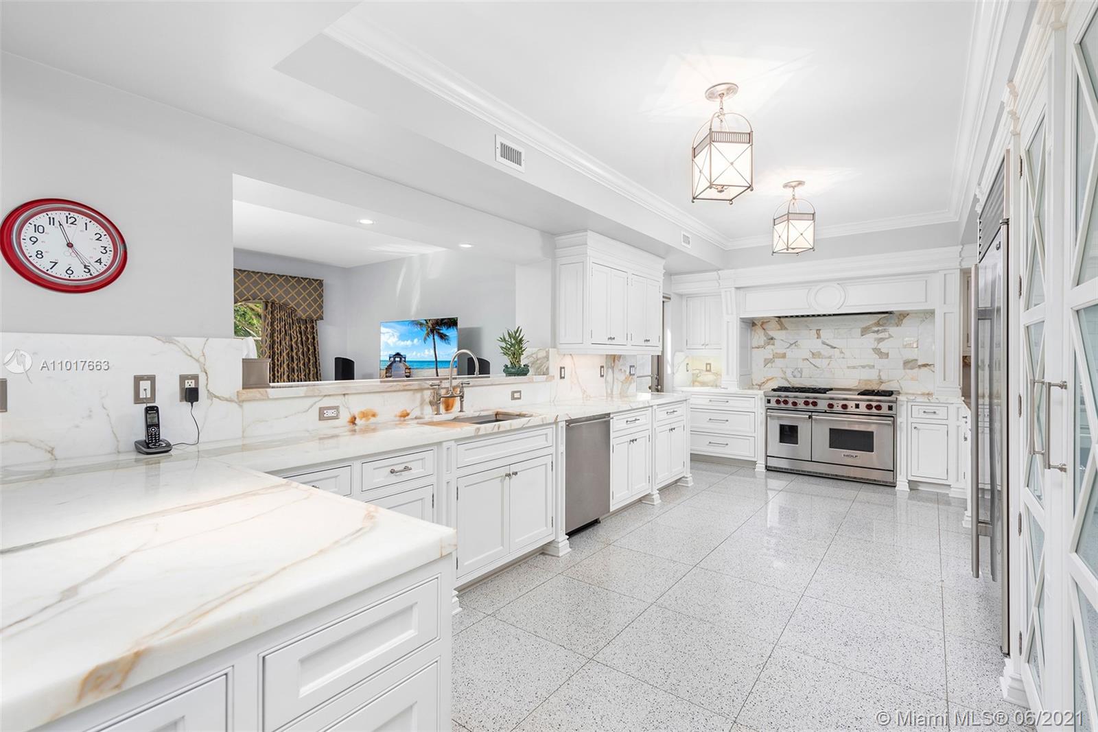 HOLLYWOOD LAKES - Residential