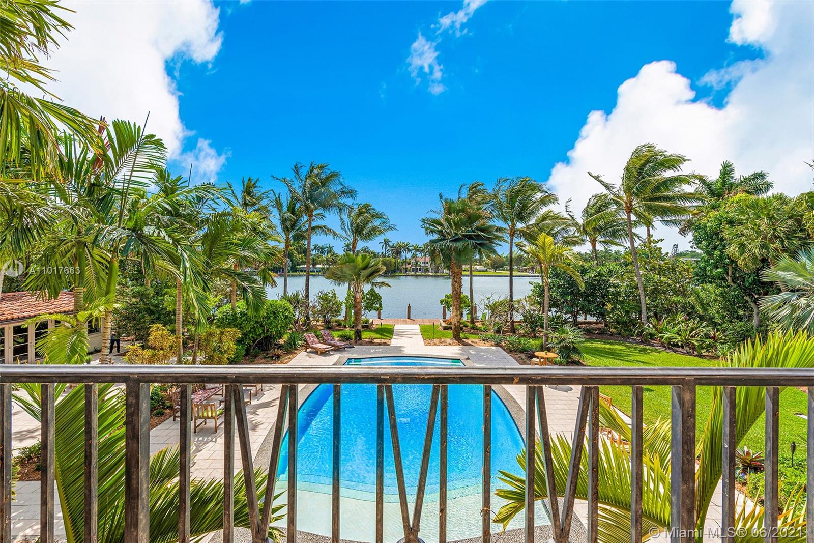 HOLLYWOOD LAKES - Residential